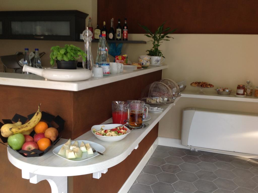 B&B Villa Dei Pini กันโนบีโอ ภายนอก รูปภาพ