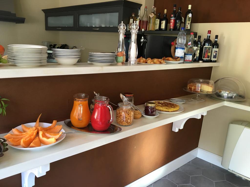 B&B Villa Dei Pini กันโนบีโอ ภายนอก รูปภาพ