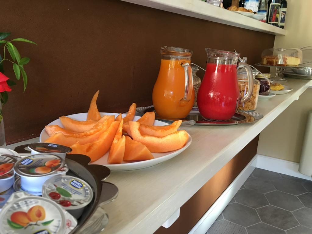 B&B Villa Dei Pini กันโนบีโอ ภายนอก รูปภาพ