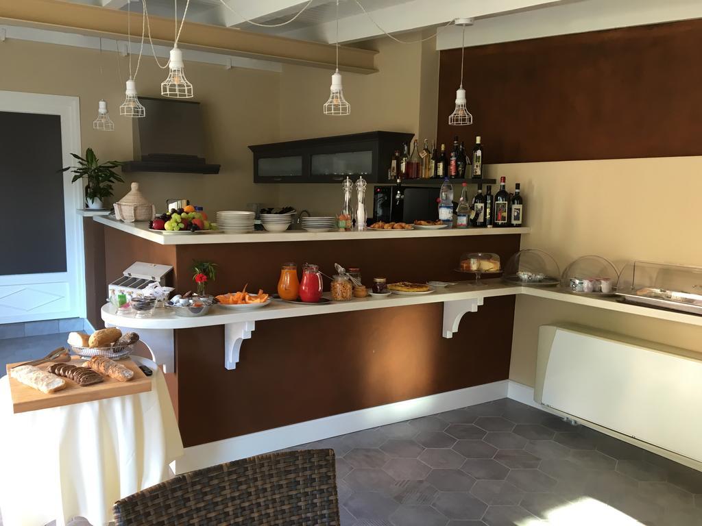 B&B Villa Dei Pini กันโนบีโอ ภายนอก รูปภาพ
