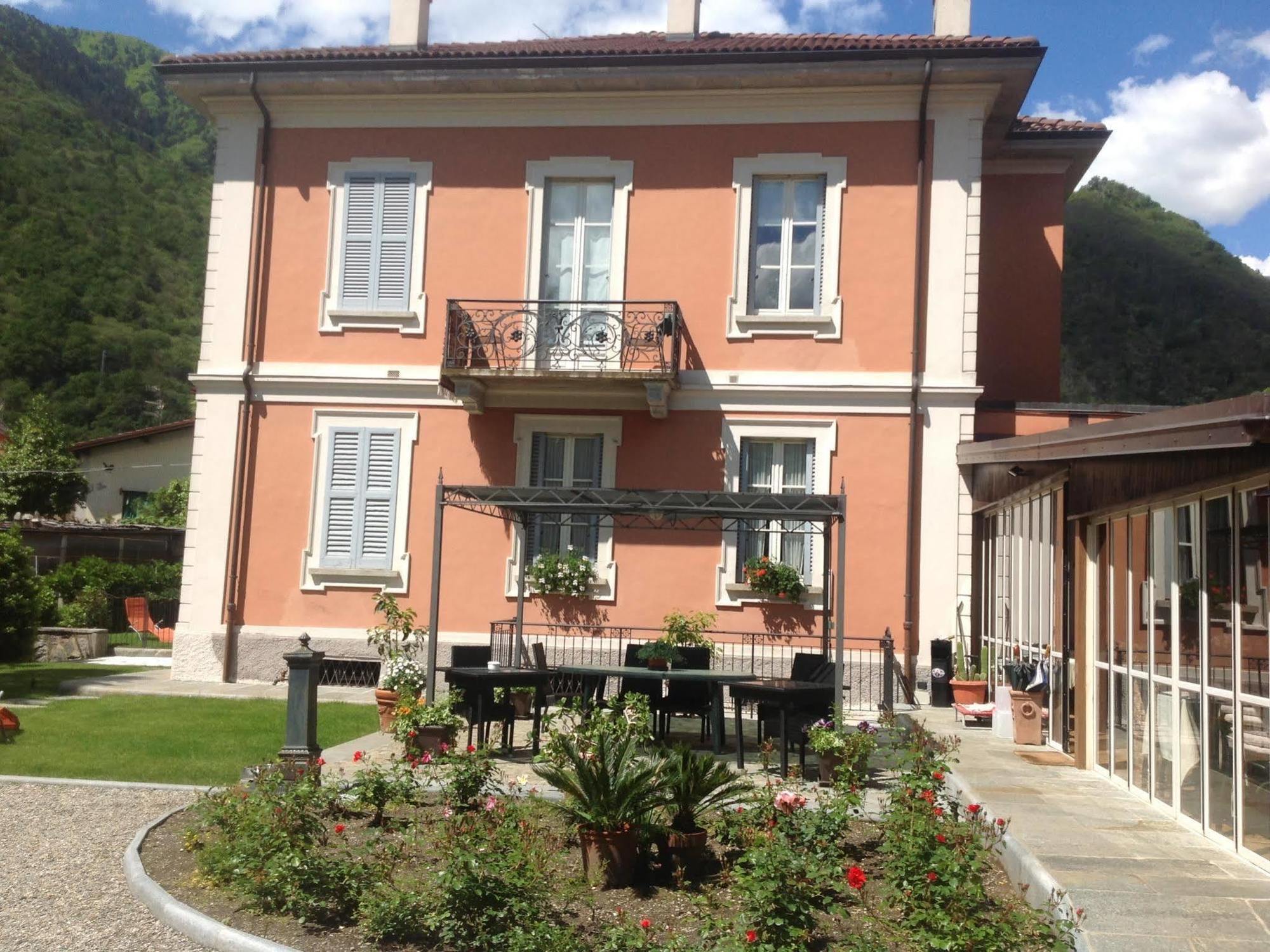 B&B Villa Dei Pini กันโนบีโอ ภายนอก รูปภาพ