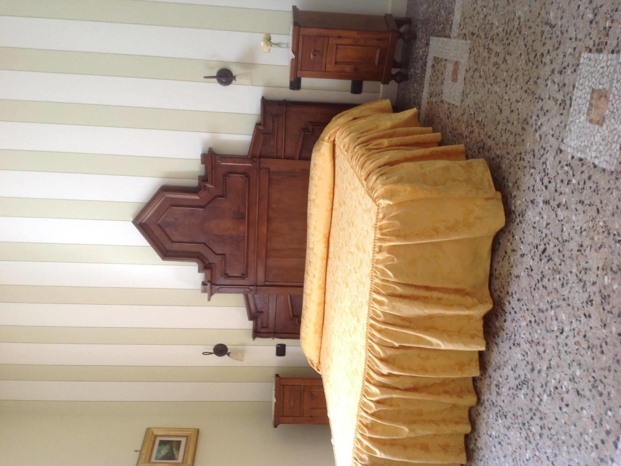 B&B Villa Dei Pini กันโนบีโอ ภายนอก รูปภาพ