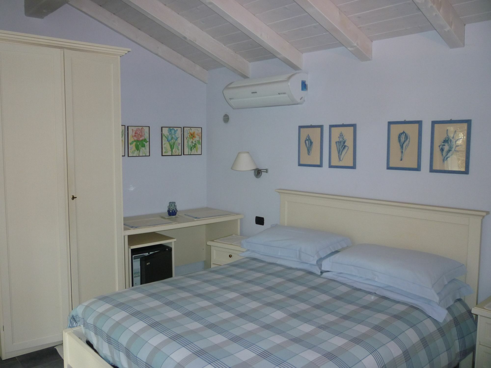 B&B Villa Dei Pini กันโนบีโอ ภายนอก รูปภาพ