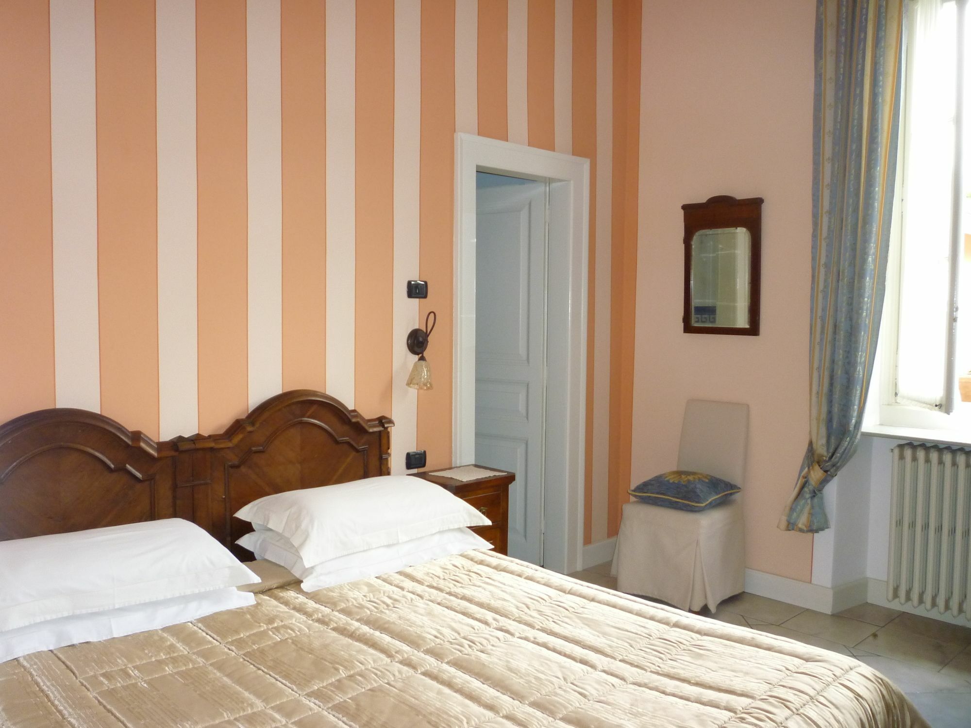 B&B Villa Dei Pini กันโนบีโอ ภายนอก รูปภาพ