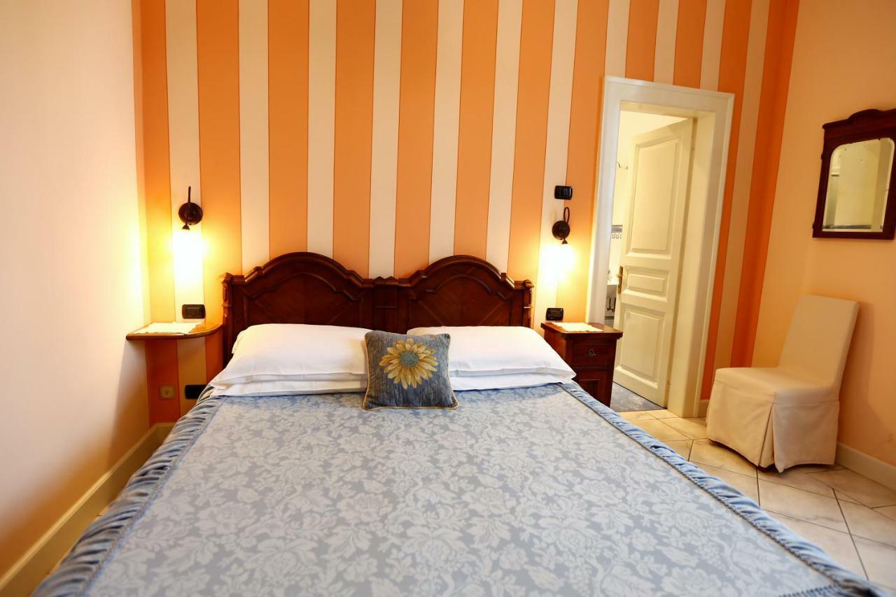 B&B Villa Dei Pini กันโนบีโอ ภายนอก รูปภาพ