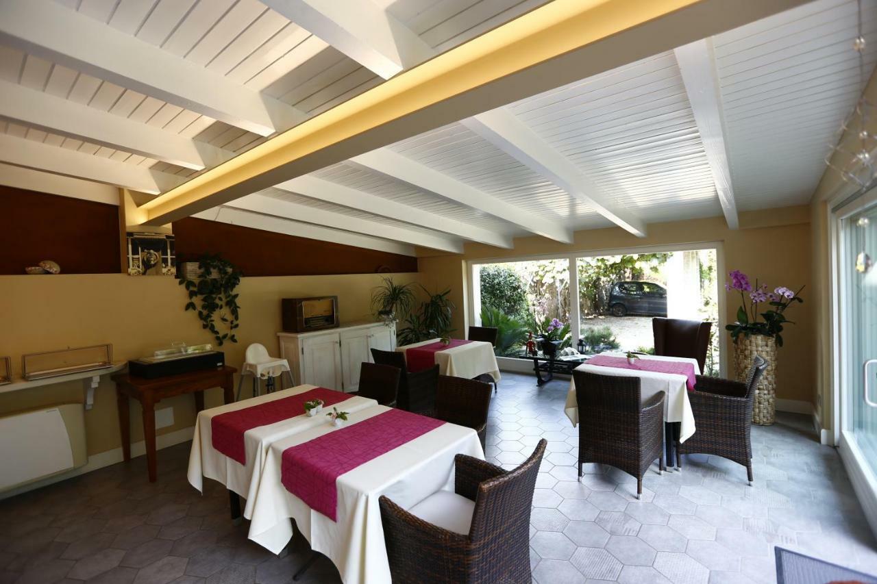 B&B Villa Dei Pini กันโนบีโอ ภายนอก รูปภาพ
