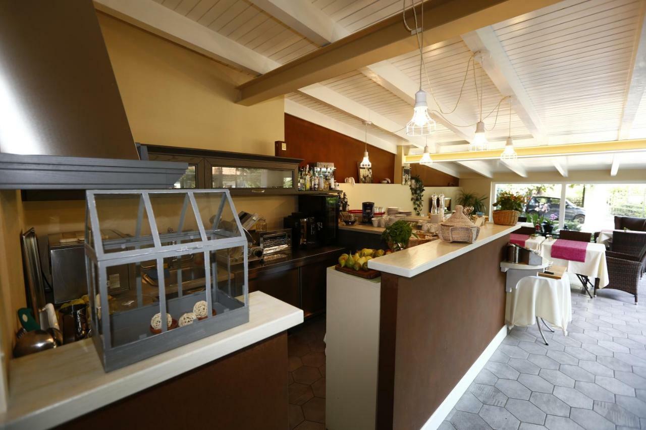 B&B Villa Dei Pini กันโนบีโอ ภายนอก รูปภาพ