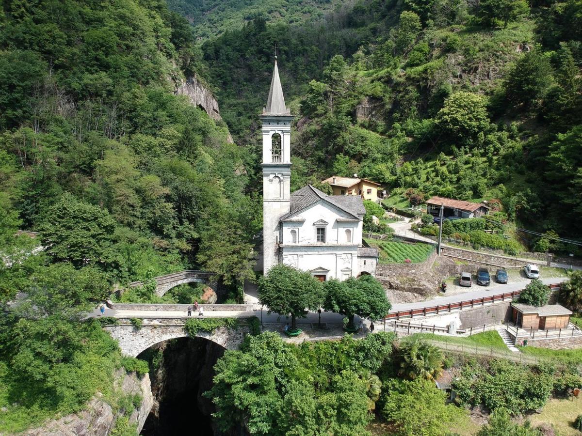 B&B Villa Dei Pini กันโนบีโอ ภายนอก รูปภาพ